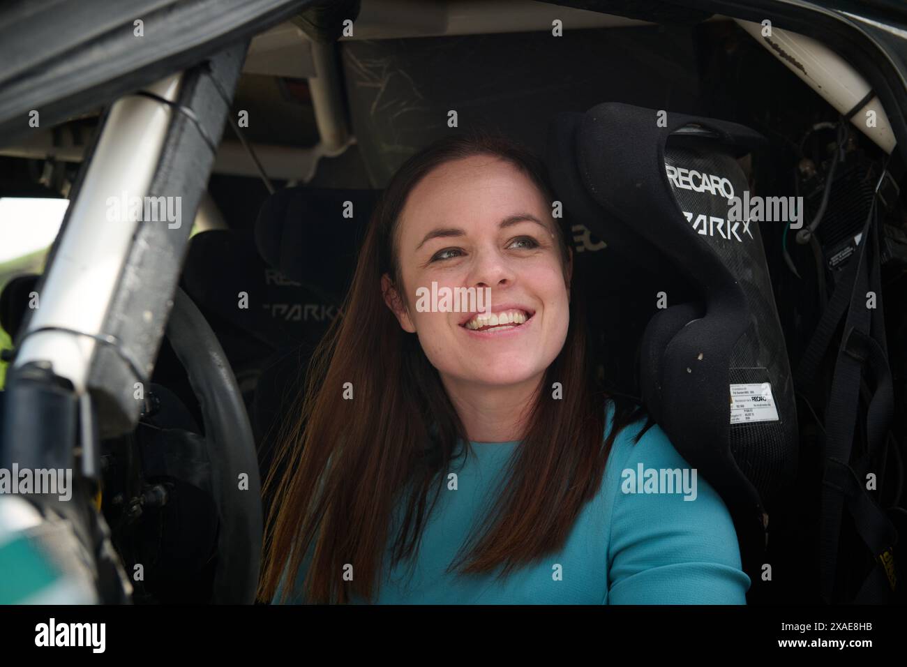 Edimburgo Scozia, Regno Unito 06 giugno 2024. Il vice primo ministro della Scozia Kate Forbes guarda un’auto e Extreme davanti alla tappa europea della quarta stagione che si svolge a Dumfries e Galloway. credito sst/alamy notizie in diretta Foto Stock