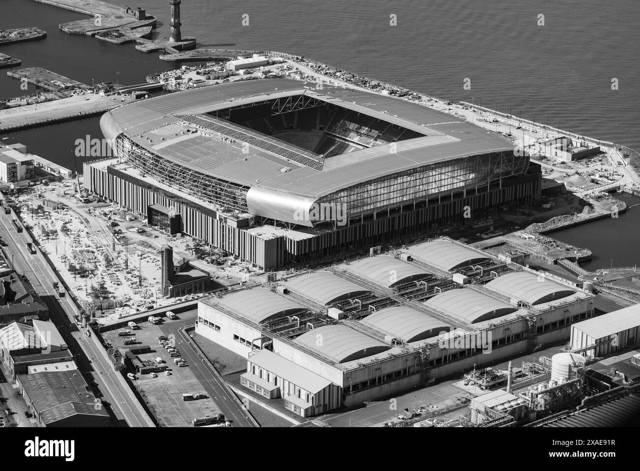 Foto aerea dello stadio Bramley Moore dell'Everton Football Club sulle rive del fiume Mersey Foto Stock