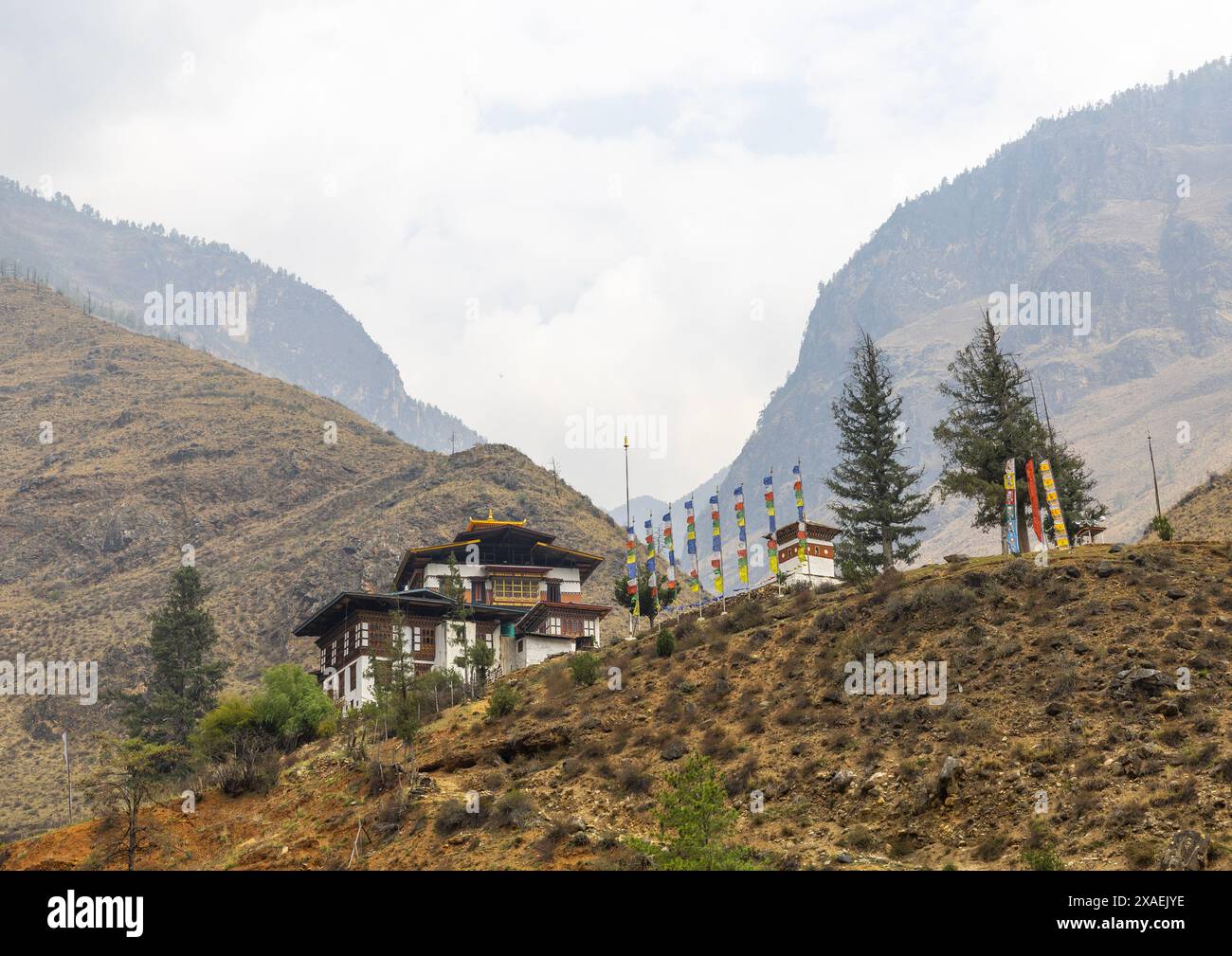 Vecchio ponte in ferro del monastero di Tachog Lhakhang, Wangchang Gewog, Paro, Bhutan Foto Stock