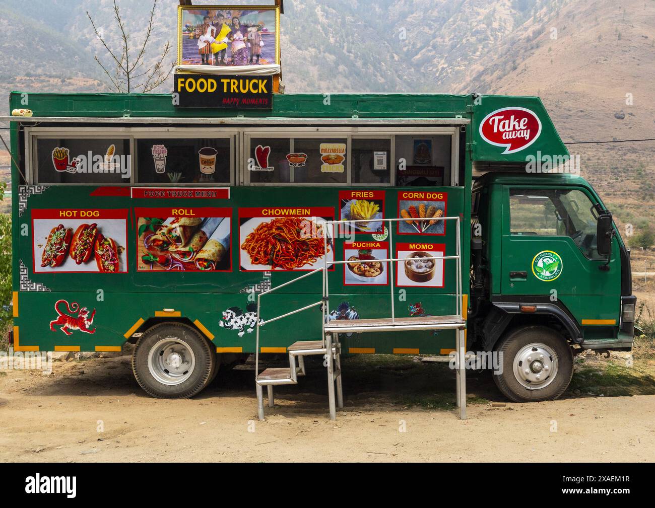 Camion che vende cibo locale, Wangchang Gewog, Paro, Bhutan Foto Stock