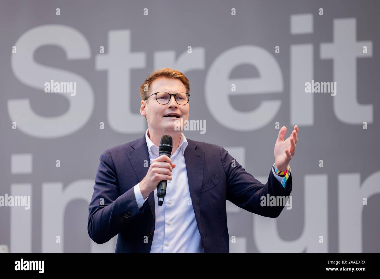 Duesseldorf, Germania. 6 giugno 2024. Moritz Körner, candidato principale dell'NRW, parla allo slancio finale del FDP per le elezioni europee del 2024 a Schadowplatz. Crediti: Rolf Vennenbernd/dpa/Alamy Live News Foto Stock