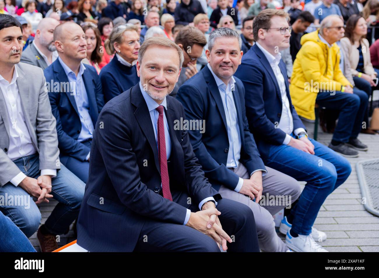 Duesseldorf, Germania. 6 giugno 2024. Christian Lindner, ministro federale delle finanze, è di fronte al palcoscenico dell'ultimo impulso del FDP per le elezioni europee del 2024 a Schadowplatz. Crediti: Rolf Vennenbernd/dpa/Alamy Live News Foto Stock