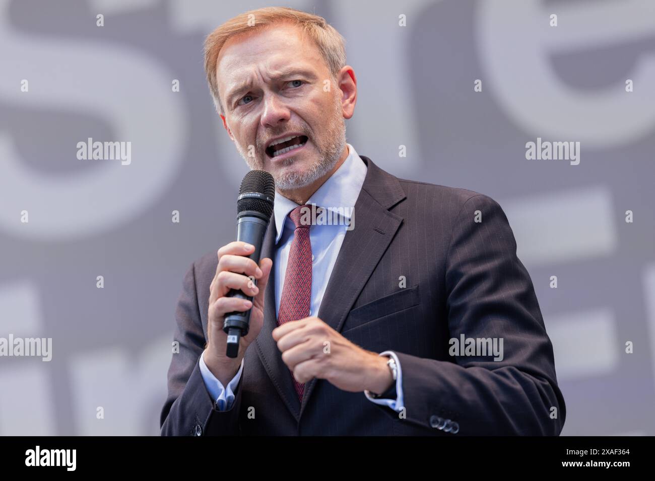 Duesseldorf, Germania. 6 giugno 2024. Christian Lindner, Ministro federale delle finanze, parla alla campagna finale del FDP per le elezioni europee del 2024 a Schadowplatz. Crediti: Rolf Vennenbernd/dpa/Alamy Live News Foto Stock