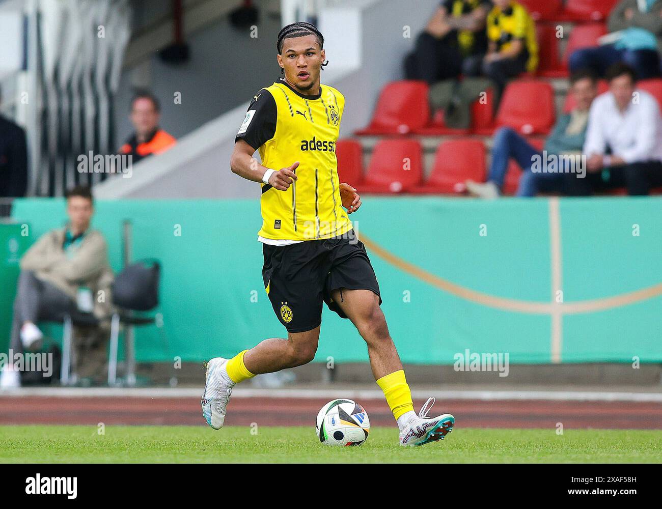 Oberhausen, Germania. 30 maggio 2024. Firo : 30.05.2024, calcio, calcio, gioventù, U19, a-Youth German Championship Final, stagione 2023/2024, A Juniors, Juniors Bundesliga U-19 BVB Borussia Dortmund - U-19 TSG 1899 Hoffenheim 1:3 Paris Brunner azione individuale Credit: dpa/Alamy Live News Foto Stock