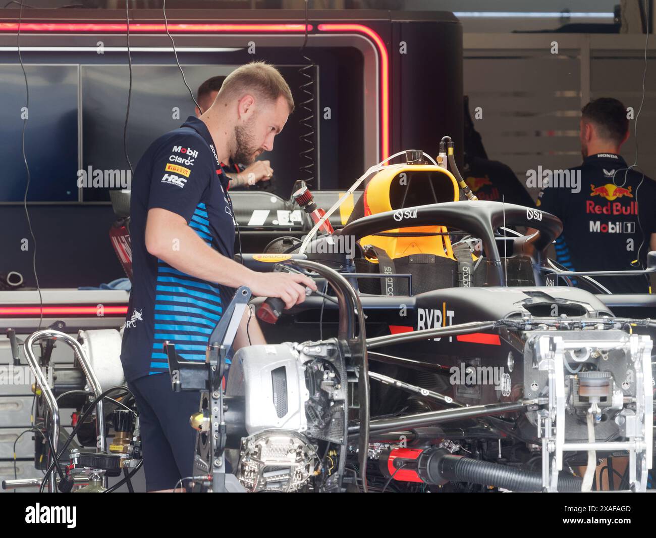 Montreal, Canada. 6 giugno 2024. I meccanici Oracle Red Bull lavorano sulla vettura di Max Verstappen in preparazione del Gran Premio di Formula uno del Canada o Friday Credit; Richard Prudhomme/Alamy Live News Foto Stock