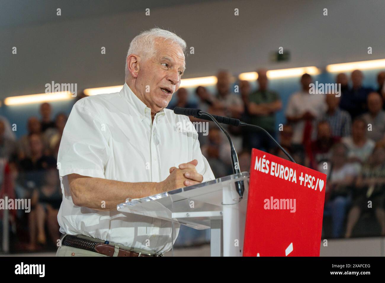 Barcellona, Spagna. 6 giugno 2024. Il PSC tiene il raduno della campagna centrale con la presenza di Pedro Sánchez e Josep Borrell, con un padiglione riempito fino all'orlo e con spiriti di vittoria dopo aver vinto le elezioni catalane. El PSC celebra el mitin Central de Campaña con la presencia de Pedro Sánchez y Josep Borrell, con un Pabellón lleno a rebosar y con ánimos de victoria tras ganar las elecciones catalanas. Nella foto: josep borrell News Politics - Barcellona, Spagna giovedì, 6 giugno 2024 (foto di Eric Renom/LaPresse) credito: LaPresse/Alamy Live News Foto Stock