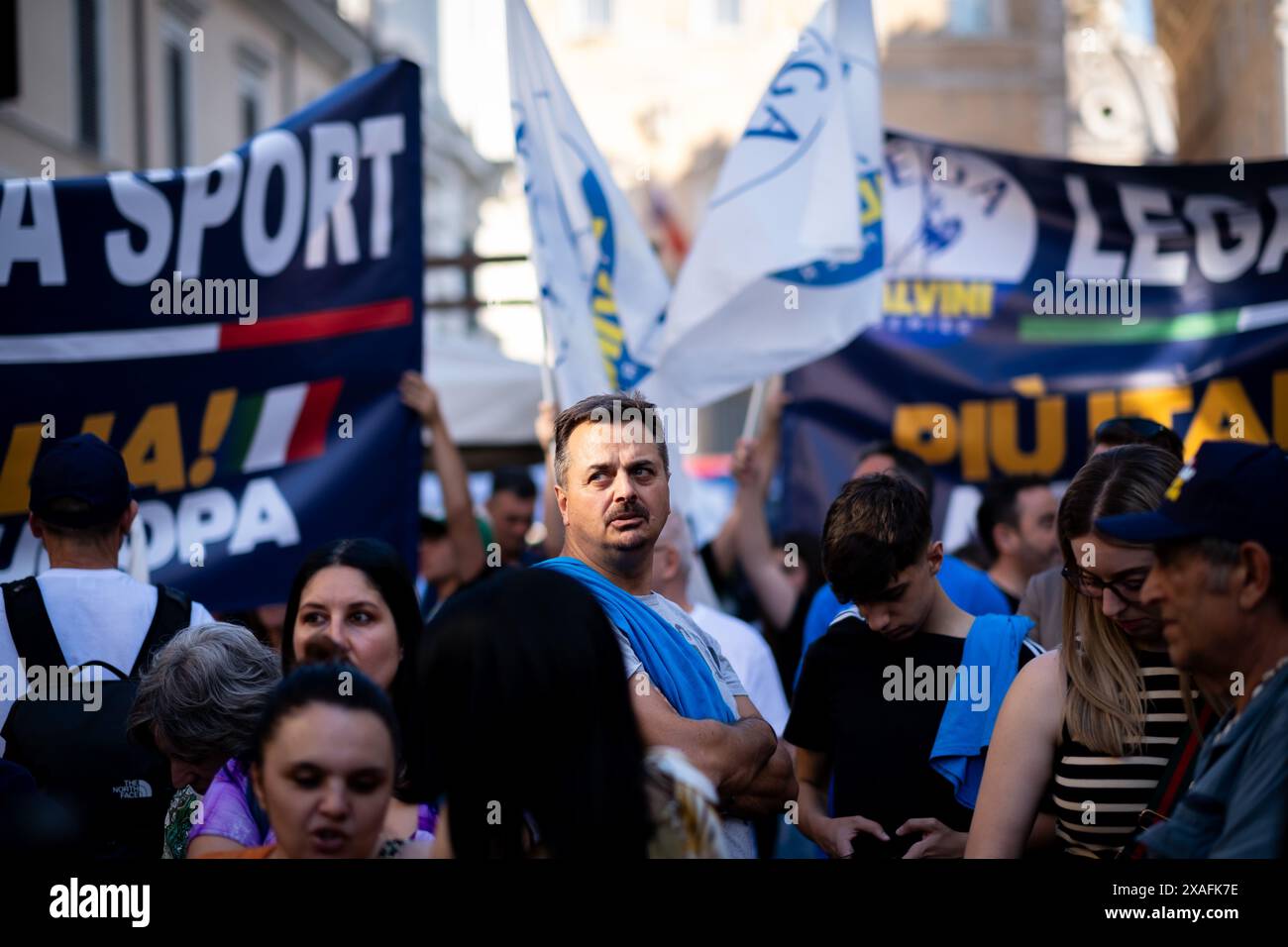 Roma, RM, Italia. 6 giugno 2024. Mattteo Salvini (leader del partito Lega) e il generale Roberto Vannacci (candidato numero uno della lista del partito Lega) chiudono la campagna elettorale europea di fronte a centinaia di sostenitori del partito Lega. (Credit Image: © Marco di Gianvito/ZUMA Press Wire) SOLO PER USO EDITORIALE! Non per USO commerciale! Foto Stock