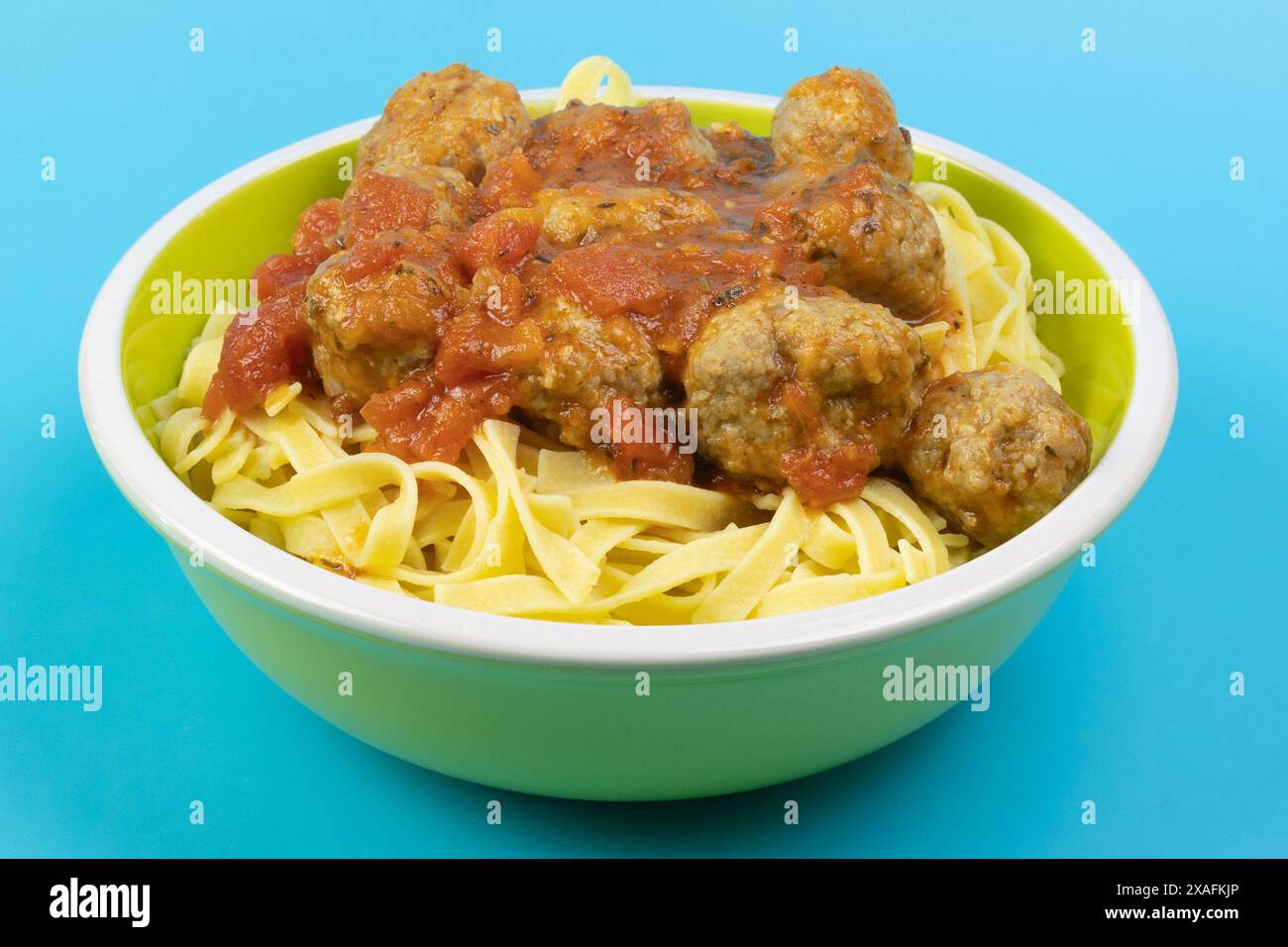 Polpette in salsa di pomodoro e tagliatelle Foto Stock