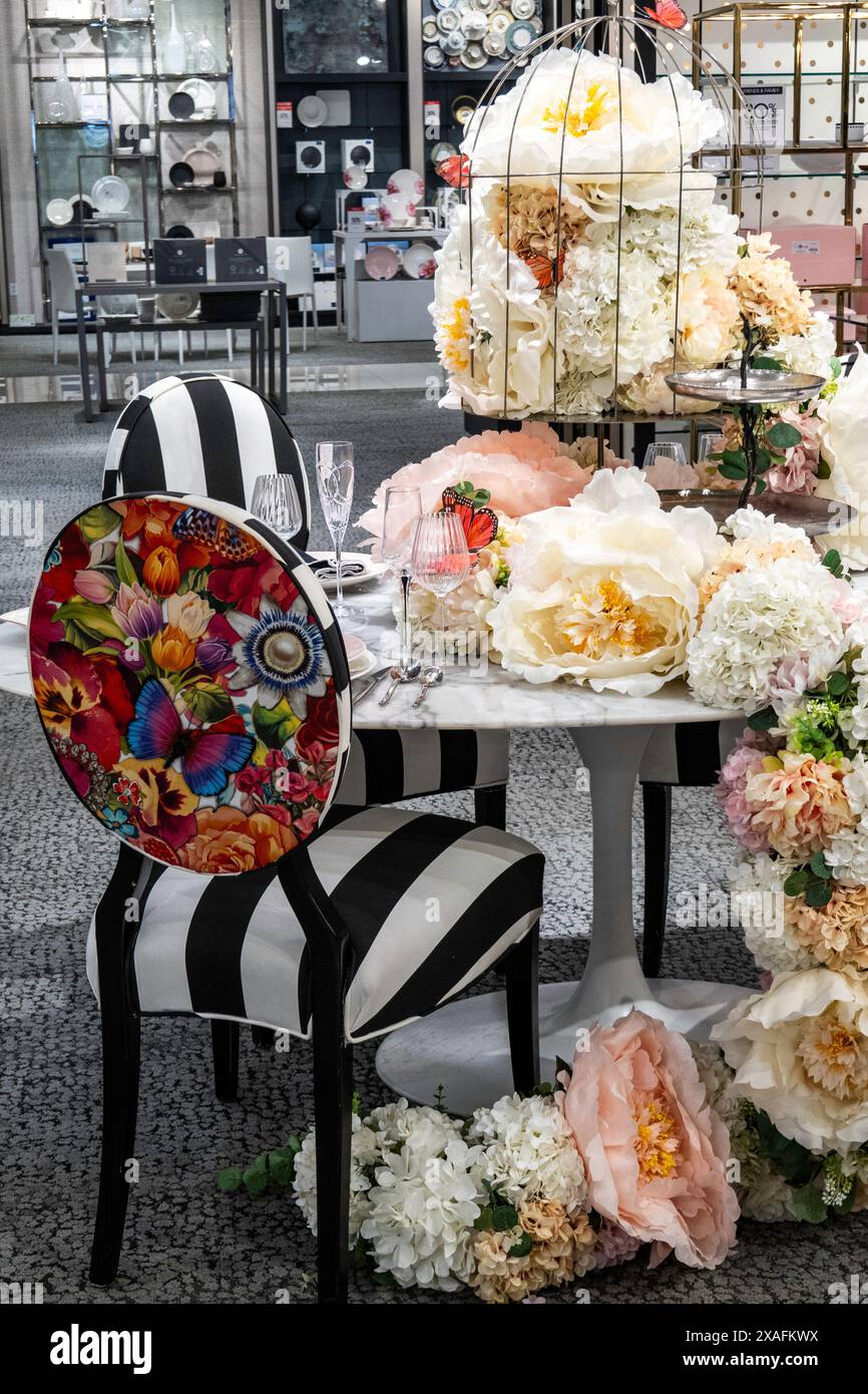 Un'esposizione gastronomica nel grande magazzino Macy's Flagship, Herald Square, New York City, USA 2024 Foto Stock