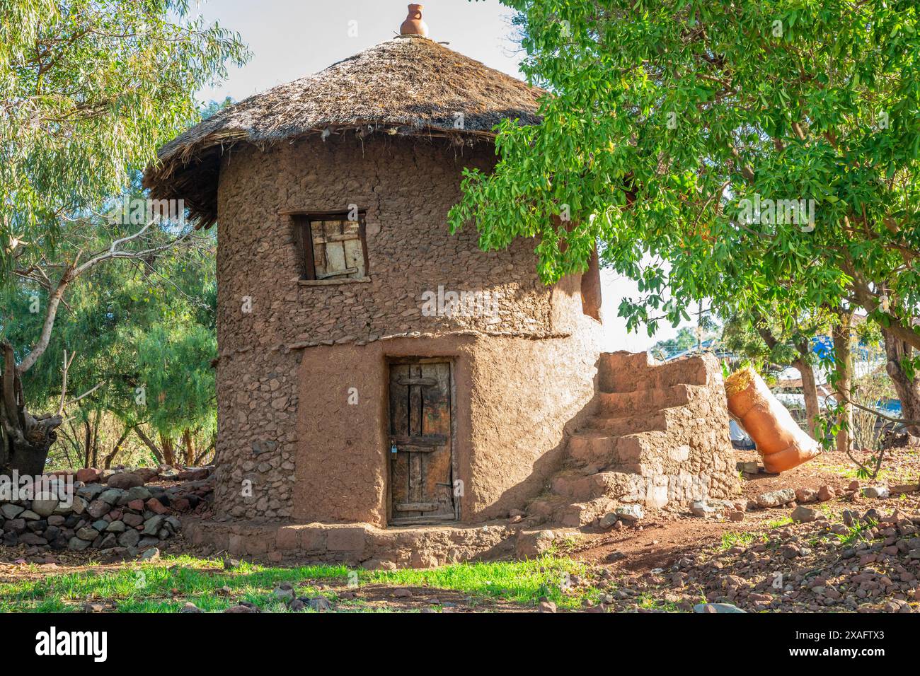 Tradizionale villaggio etiope con case rotonde con tetto in paglia, Lalibela, regione di Amhara, Etiopia. Foto Stock