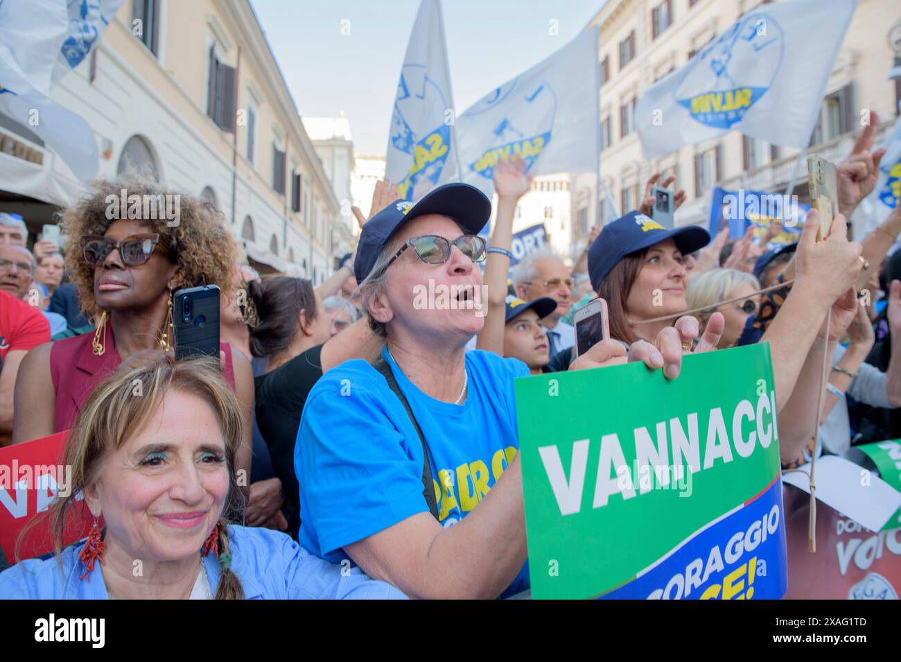 Roma, Italia. 6 giugno 2024. I militanti del partito Lega accolgono calorosamente l'arrivo di Matteo Salvini nella manifestazione politica per la chiusura della campagna elettorale per le elezioni europee del partito della Lega a Roma. (Credit Image: © Marcello Valeri/ZUMA Press Wire) SOLO PER USO EDITORIALE! Non per USO commerciale! Foto Stock