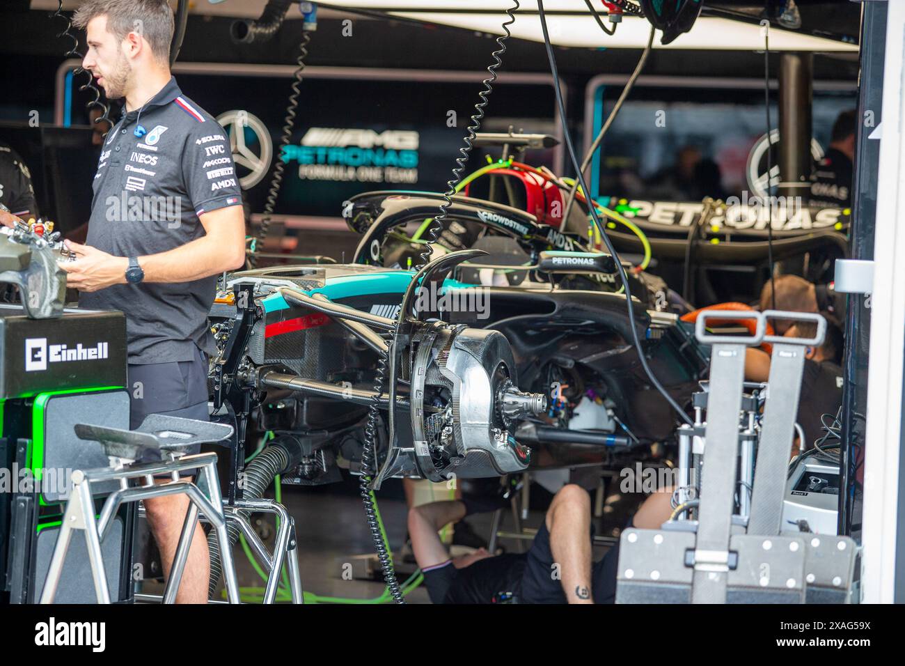 Mercedes-AMG Petronas F1 Team garage durante la Formula 1 AWS Grand Prix du Canada 2024, Montreal, Quebec, Canada, dal 6 giugno al 9 giugno - Rounfd 9 su 24 del Campionato del mondo di F1 2024 Foto Stock
