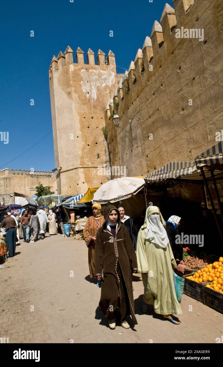 Scene di mercato nella vecchia medina di FES. Foto Stock