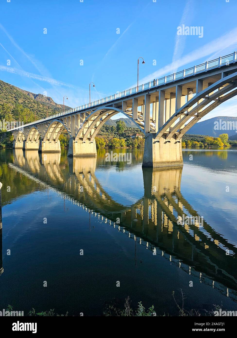 Ponte barca de Alva sul fiume Duoro in Portogallo Foto Stock