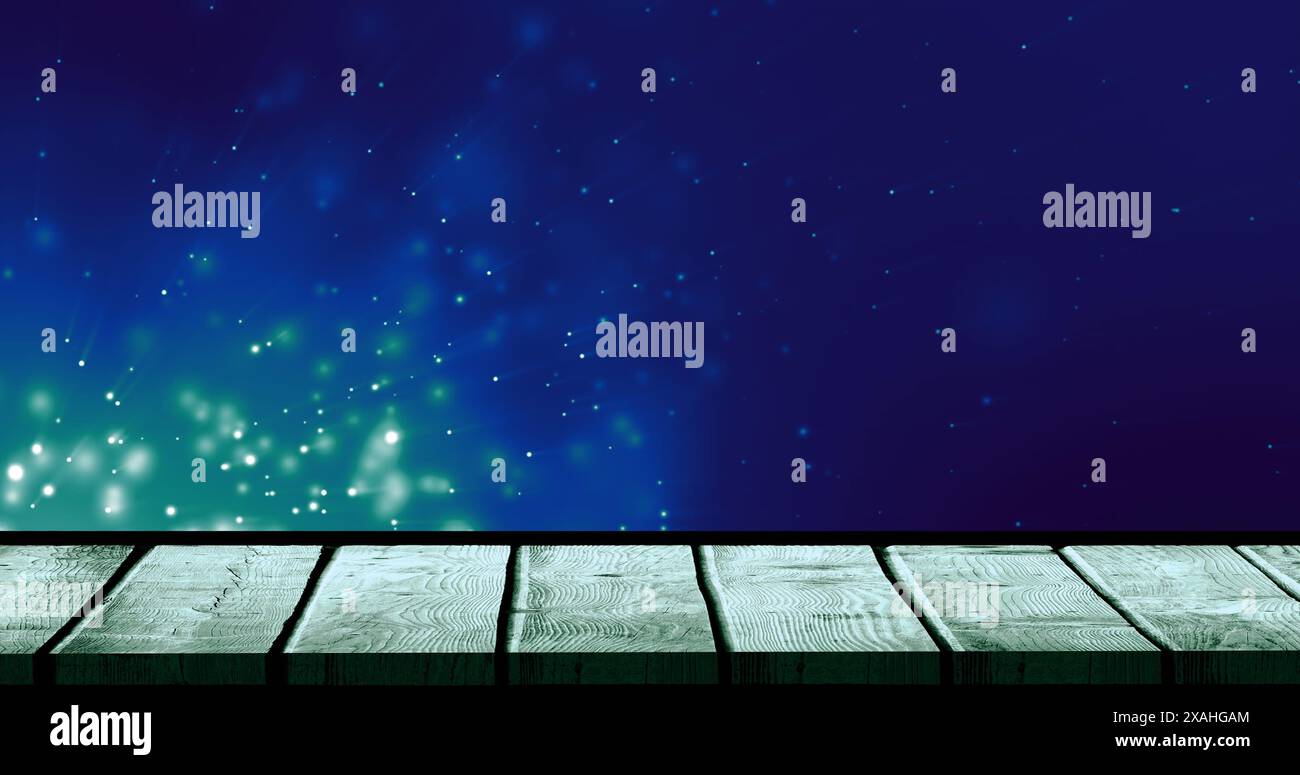 Immagine di luci su sfondo blu con superficie in legno Foto Stock