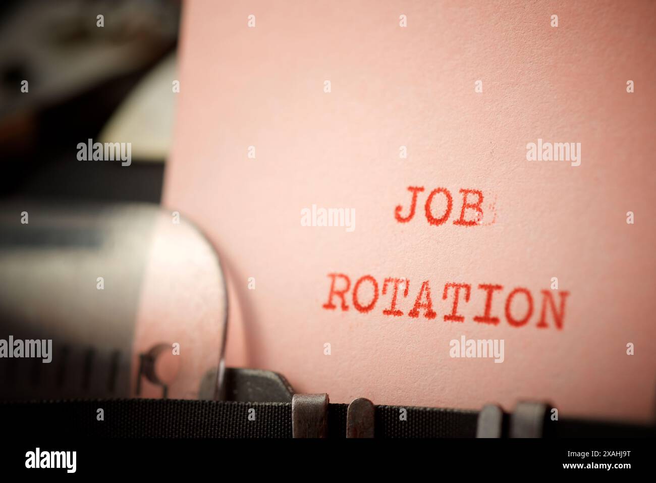 Testo di rotazione del lavoro scritto con una macchina da scrivere. Foto Stock