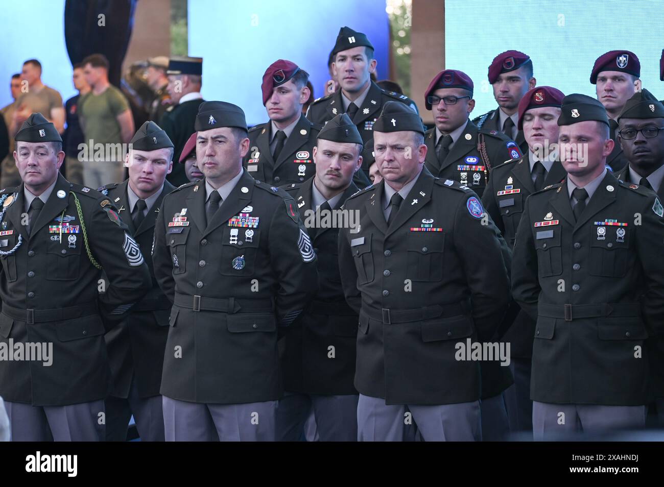 Cerimonia commemorativa in occasione del 80° anniversario del D-Day, al cimitero degli Stati Uniti a Colleville-sur-Mer, in Francia. 6 giugno 2024. Francia (foto di Aleksy Witwicki/Sipa USA) credito: SIPA USA/Alamy Live News Foto Stock