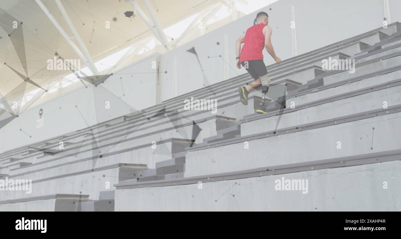 Immagine di una rete di connessioni che ruotano su un uomo caucasico con una gamba protesica che corre su gradini Foto Stock