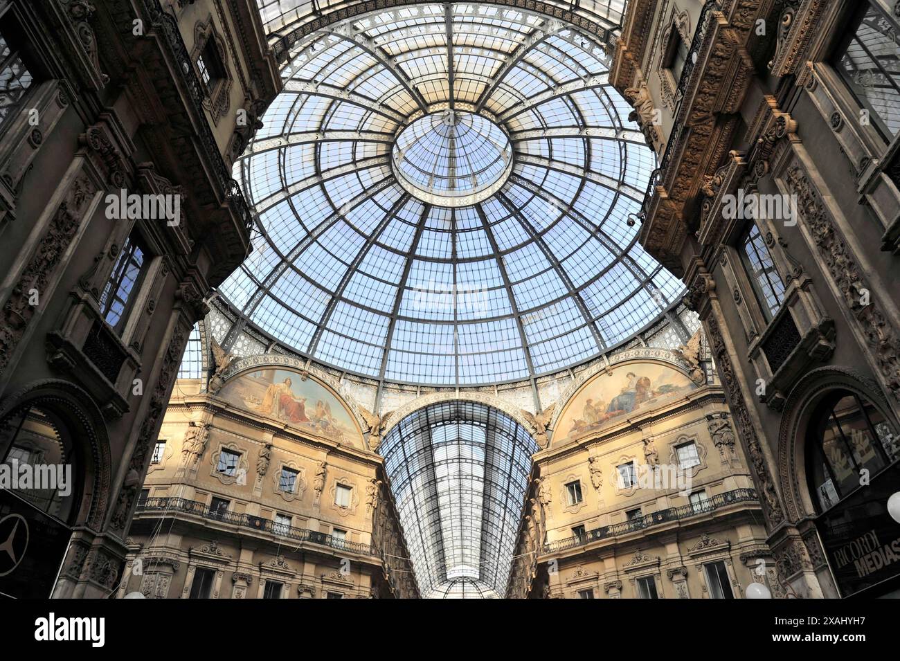 Cupola di vetro, Galleria Vittorio Emanuele II, prima galleria coperta al mondo, architetto Giuseppe Mengoni, 1872, Milano, Milano, Lombardia Foto Stock