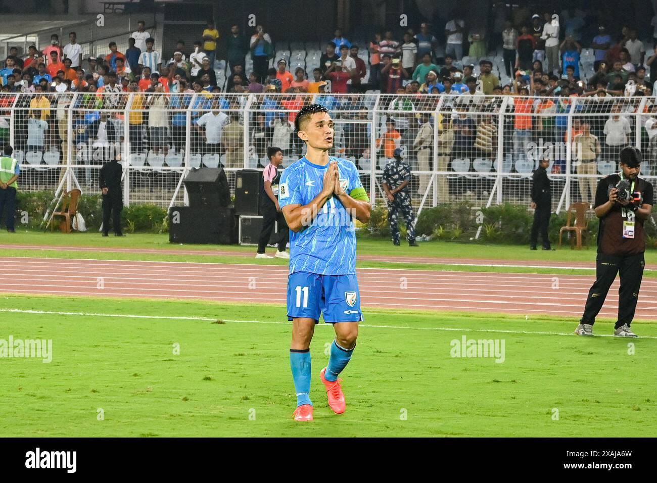Kolkata, India. 6 giugno 2024. Sunil Chhetri dell'India reagisce dopo la partita tra India vs Kuwait come qualificazione alla Coppa del mondo FIFA 2026 e qualificazione preliminare congiunta della Coppa d'Asia 2027 al Salt Lake Stadium, mentre si ritira dalla sua carriera calcistica internazionale dopo aver giocato 150 partite e segnato 94 gol internazionali. È al terzo posto per il miglior marcatore dopo Lionel messi e Cristiano Ronaldo a livello mondiale. Detiene anche la più alta distinzione di essere il calciatore indiano con il maggior numero di presenze. Punteggio finale; India 0:0 Kuwait. Credito: SOPA Images Limited/Alamy Live News Foto Stock