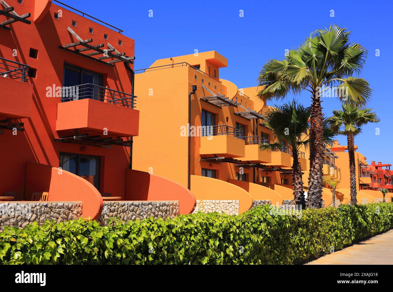 Portogallo, Algarve, distretto di Faro, Portimão Marina. Dettaglio architettonico degli appartamenti al Marina di Portimao, Algarve. Foto Stock