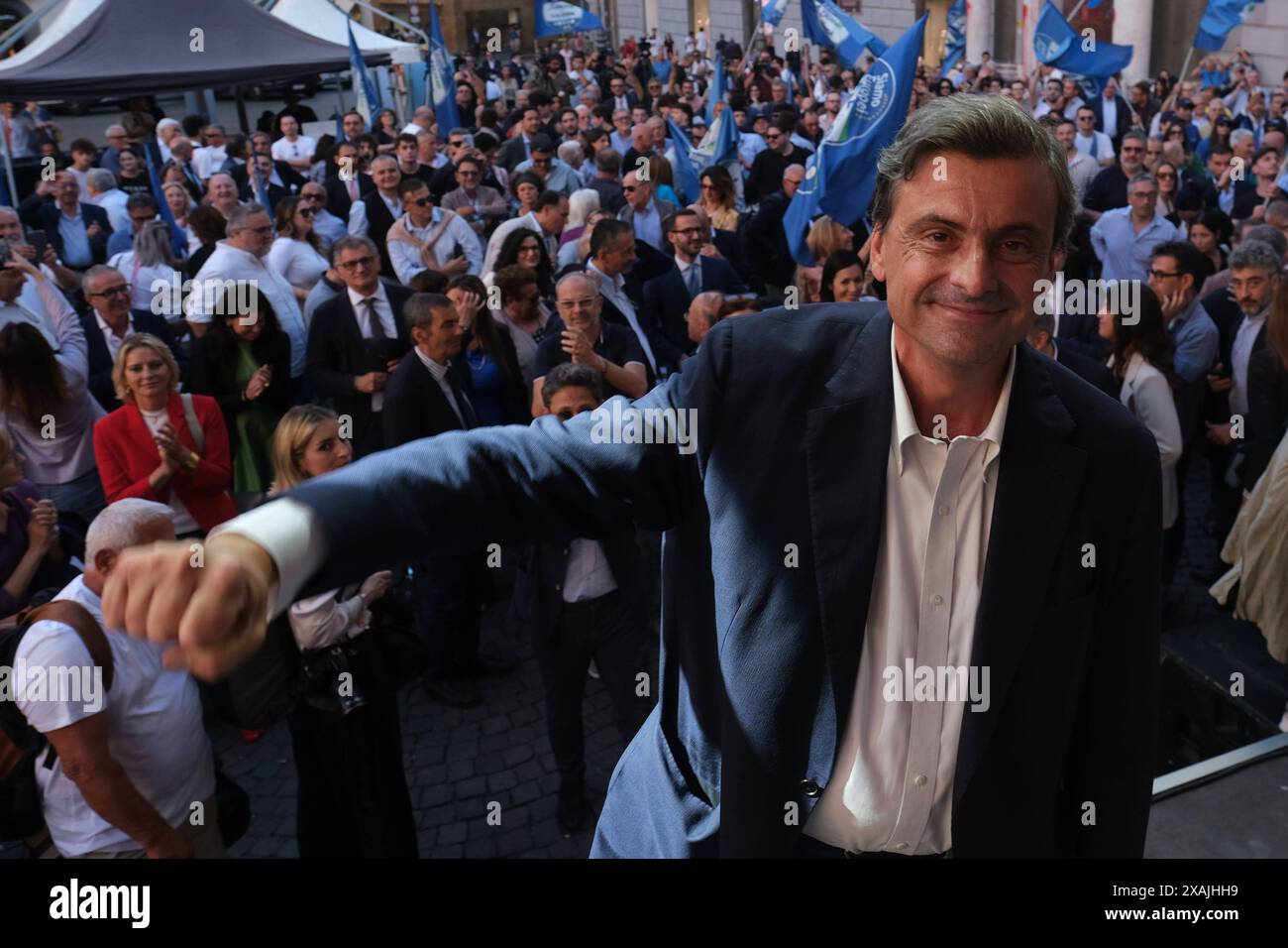 News - Carlo Calenda, chiude la campagna elettorale europea 2024 a Napoli Carlo Calenda leader del partito politico italiano azione chiude la campagna elettorale europea 2024 a Napoli Napoli Italia Copyright: XAntonioxBalascox/xLiveMediax LPN 1386816 Foto Stock