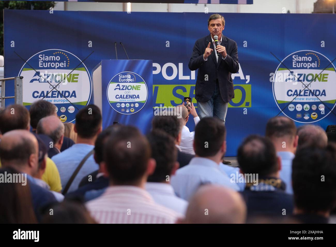 News - Carlo Calenda, chiude la campagna elettorale europea 2024 a Napoli Carlo Calenda leader del partito politico italiano azione chiude la campagna elettorale europea 2024 a Napoli Napoli Italia Copyright: XAntonioxBalascox/xLiveMediax LPN 1386822 Foto Stock