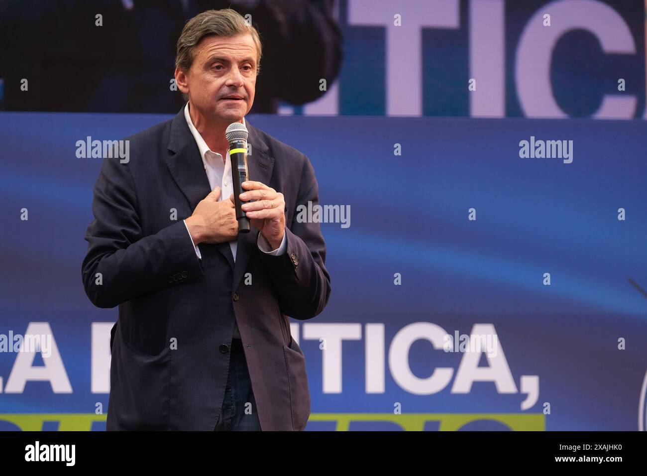 News - Carlo Calenda, chiude la campagna elettorale europea 2024 a Napoli Carlo Calenda leader del partito politico italiano azione chiude la campagna elettorale europea 2024 a Napoli Napoli Italia Copyright: XAntonioxBalascox/xLiveMediax LPN 1386825 Foto Stock