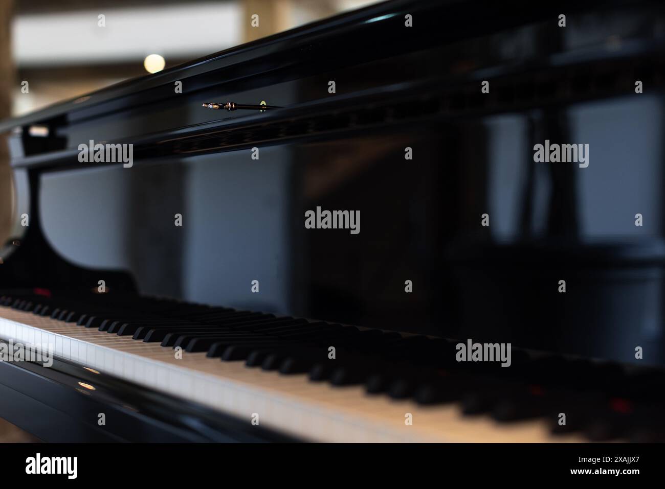 Elegante pianoforte a coda Yamaha con particolare attenzione ai tasti lucidi Foto Stock