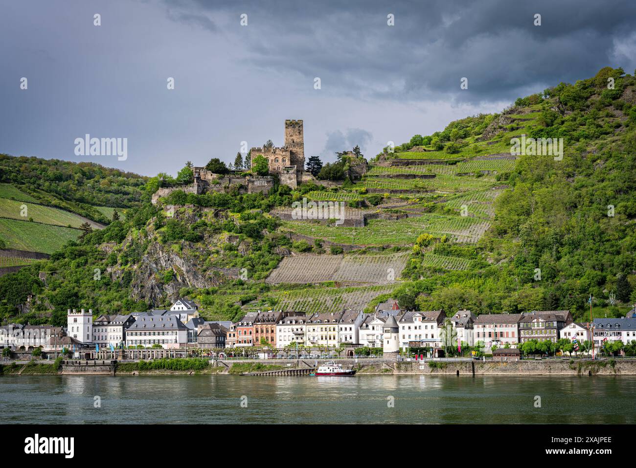 Uno dei castelli più belli del Medio Reno: Gutenfels vicino a Kaub, un paesaggio da sogno e un autentico romanticismo sul Reno, Patrimonio dell'Umanità dell'UNESCO nella Valle del Medio Reno superiore Foto Stock