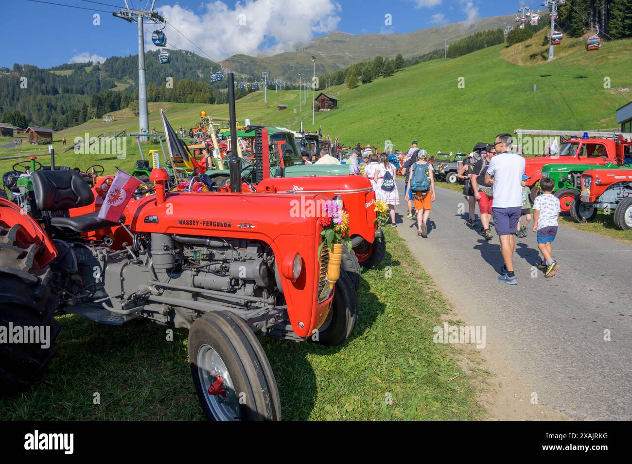 Austria, Serfaus, mostra con trattori. Foto Stock