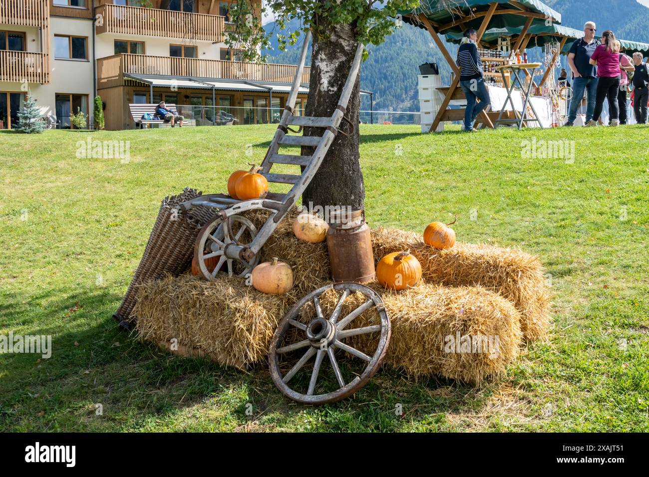 Austria, Serfaus-Fiss-Ladis, Serfaus, Pumpkins as decoration. Foto Stock