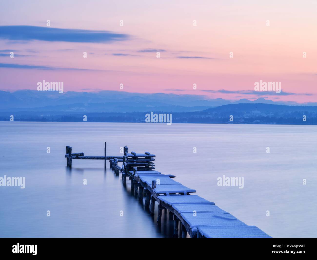 Serata invernale sulle rive del lago Ammersee vicino a Herrsching, Baviera, Germania Foto Stock