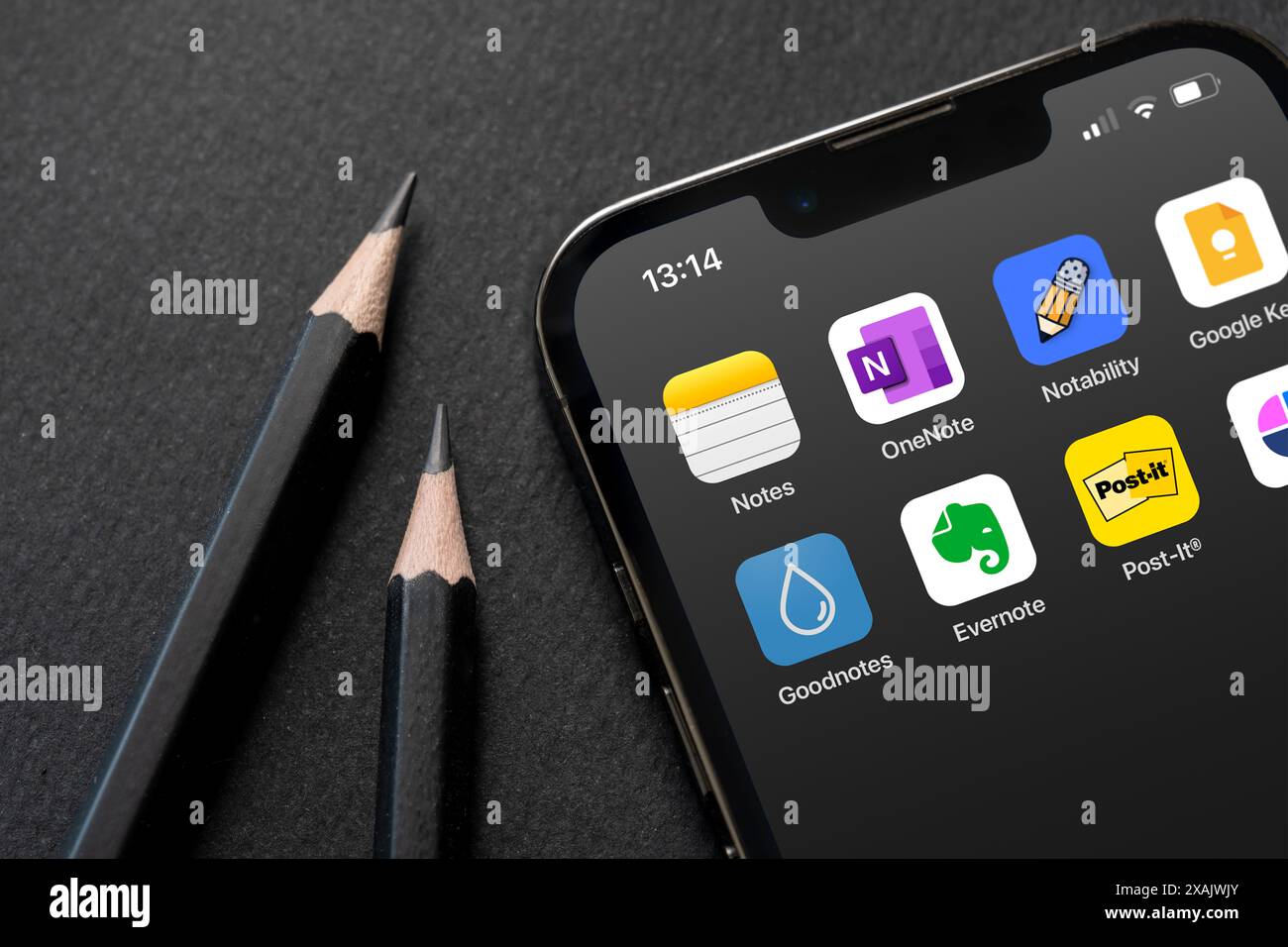Antalya, Turchia - 5 giugno 2024: Apple Notes, Craft, Post-it, Evernote, Goodnotes, OneNote, Google Keep, icone delle applicazioni di notabilità sull'scr dell'iPhone Foto Stock