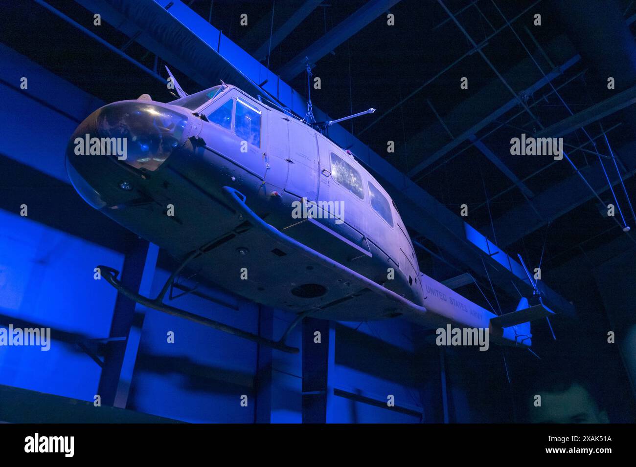 Un elicottero UH-1 Huey in mostra al Sullenberger Aviation Museum di Charlotte, Carolina del Nord. Foto Stock