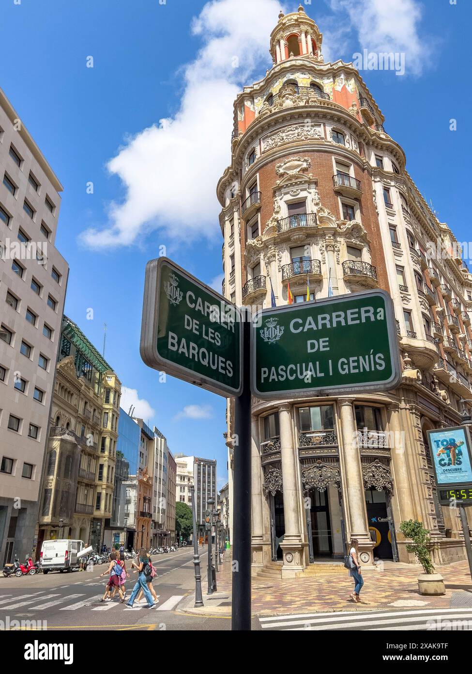 Europa, Spagna, Provincia di Valencia, Valencia, Ciutat Vella, facciata disegnata ad arte dell'ex Banca di Valencia Foto Stock