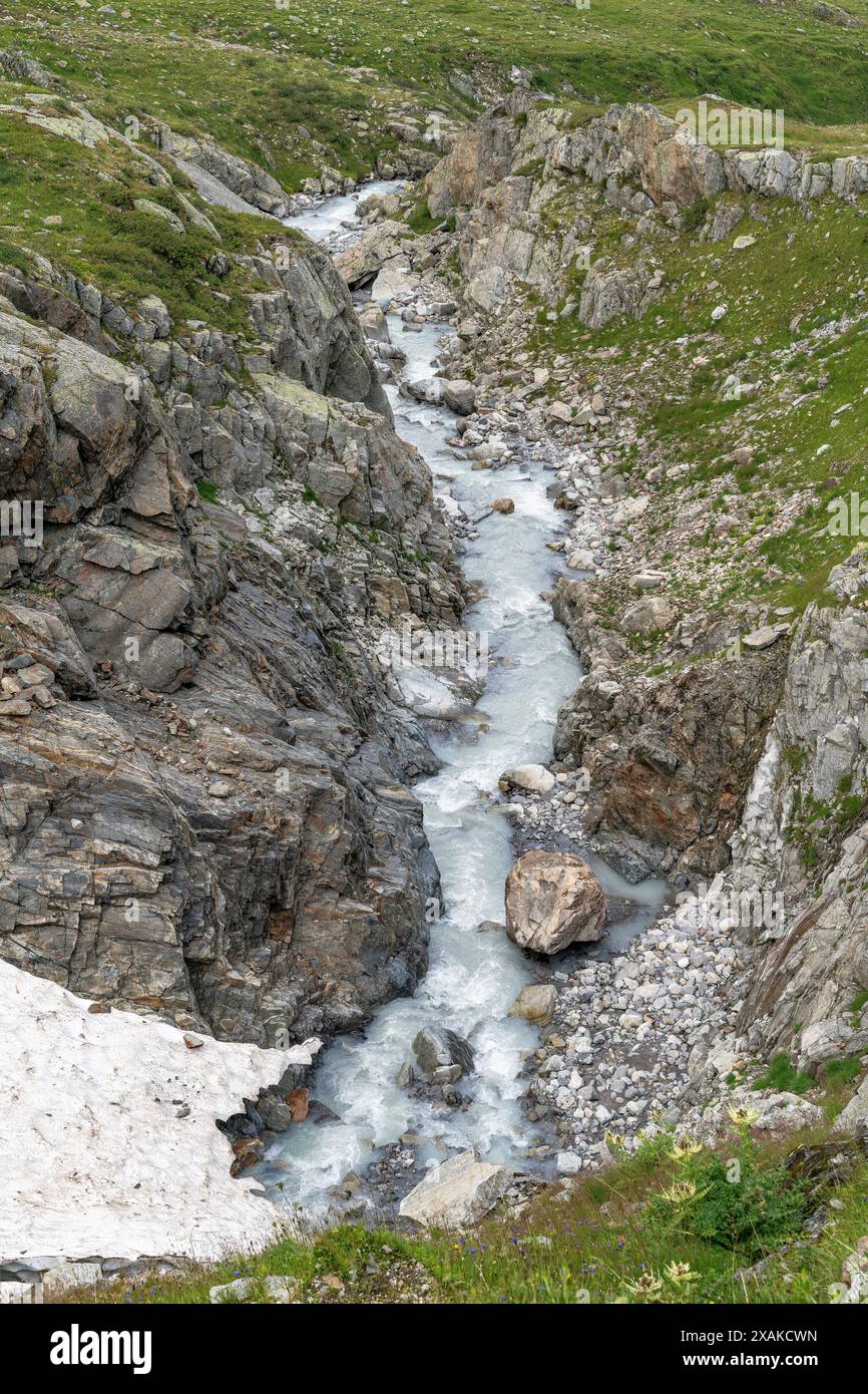 Europa, Austria, Verwall, Tirolo, St. Anton am Arlberg, Fasultal, Fasulbach in una stretta gola Foto Stock