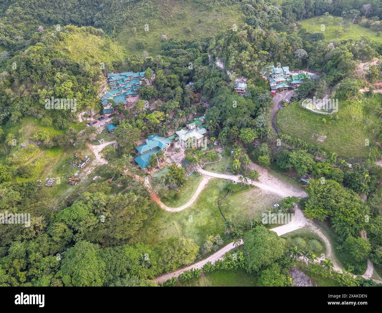 Nord America, Caraibi, grandi Antille, isola di Hispaniola, Repubblica Dominicana, provincia di Hato Mayor, Sabana de la Mar, Parco Nazionale Los Haitises, vista dall'alto dell'eco-hotel Paraiso Cano Hondo Foto Stock