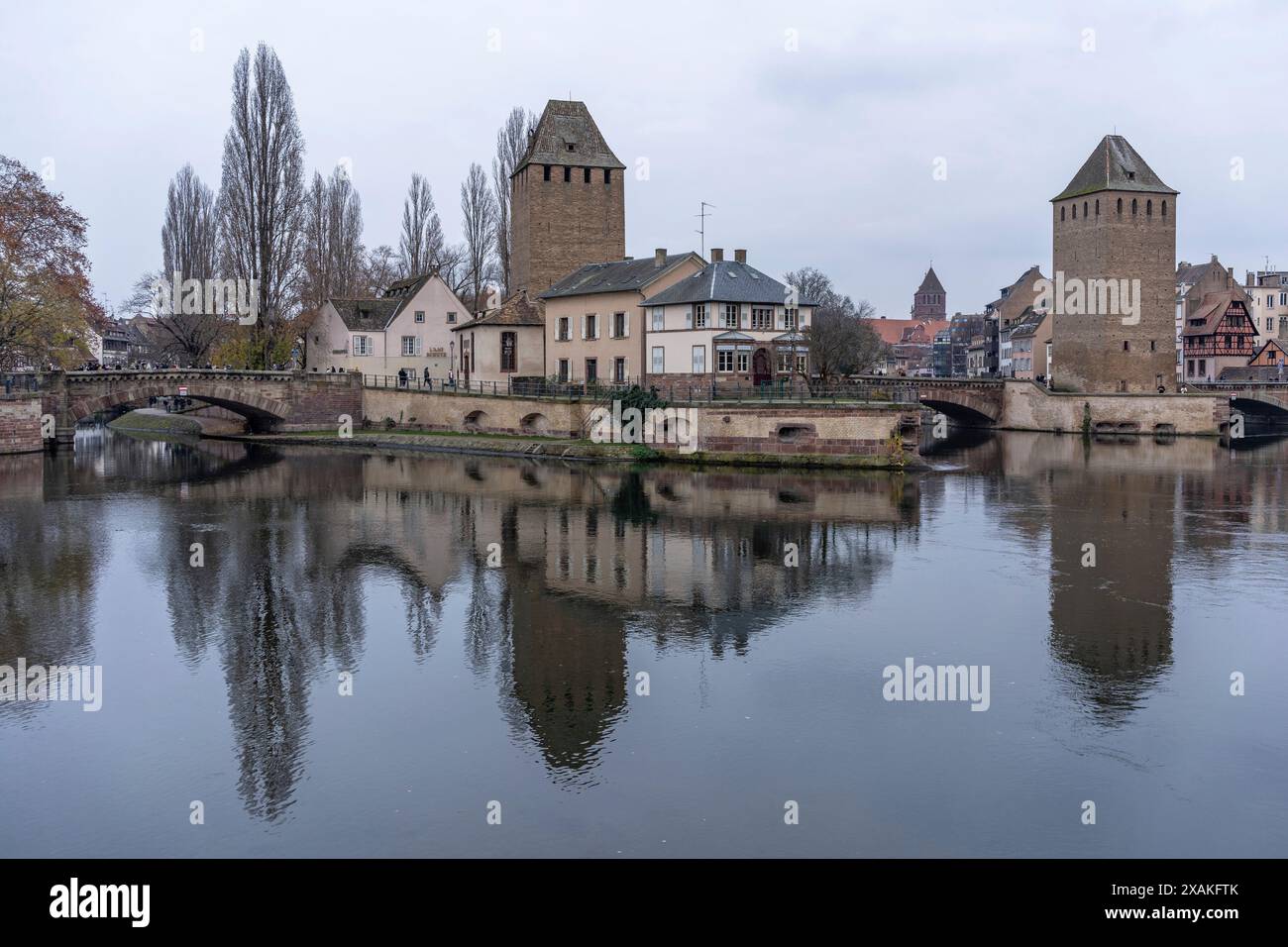 Europa, Francia, Grand Est, Alsazia, Strasburgo, Petite France, le torri della Fortezza ai Ponts Couverts Foto Stock