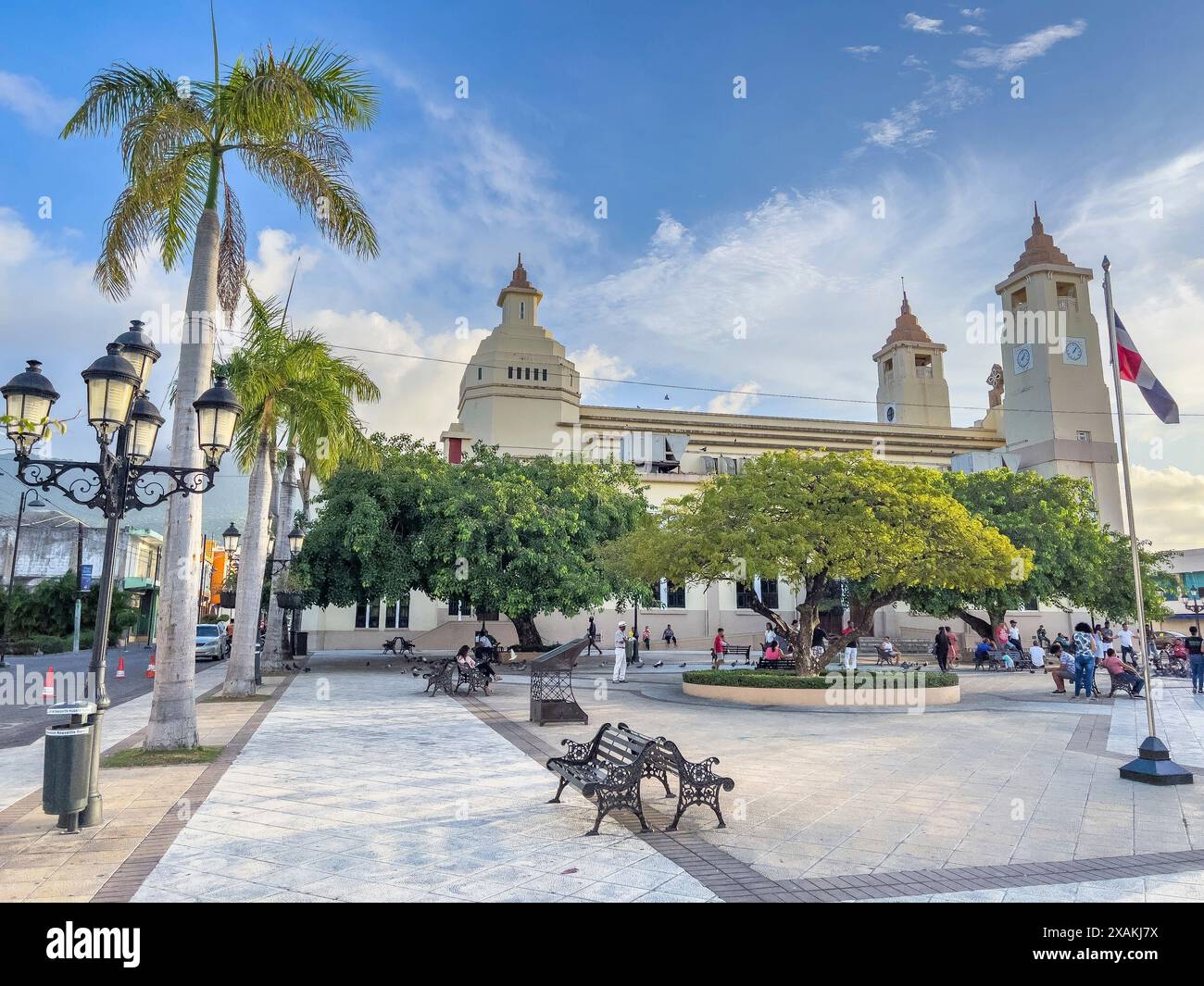 Nord America, Caraibi, grandi Antille, isola di Hispaniola, Repubblica Dominicana, provincia di Puerto Plata, Puerto Plata, Parque Central Independencia con Catedral de San Felipe Apostol Foto Stock