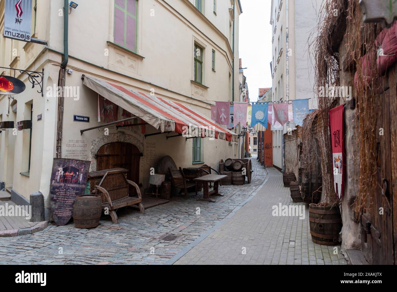 Ristorante medievale Rozengrals, situato in via Rozena nella città vecchia, menzionato come la più antica volta del vino già nel 1293, riga, Lettonia Foto Stock