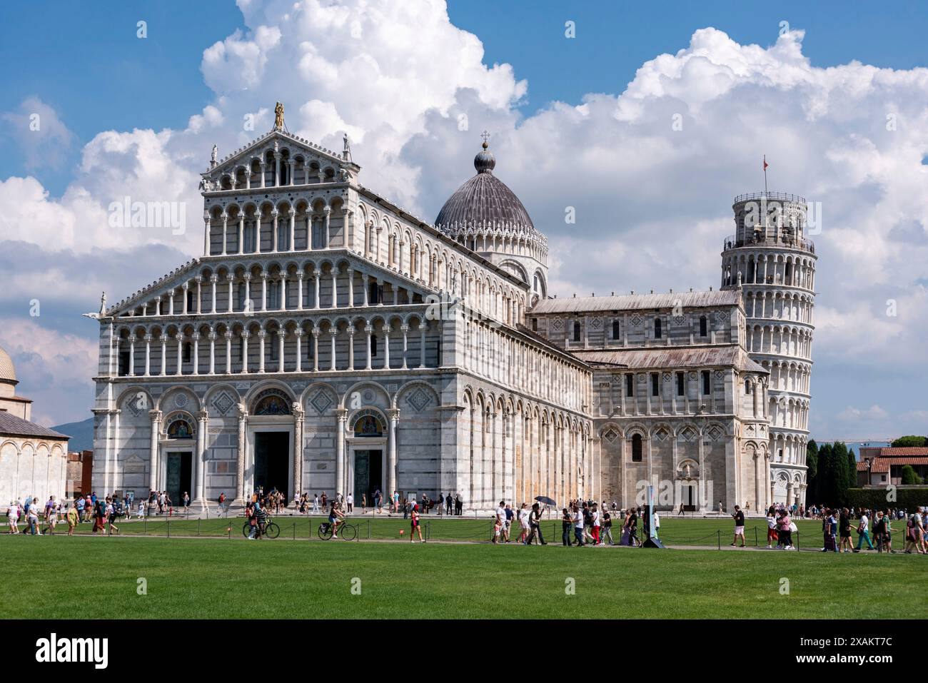Cattedrale e famosa torre pendente di Pisa, Italia Foto Stock