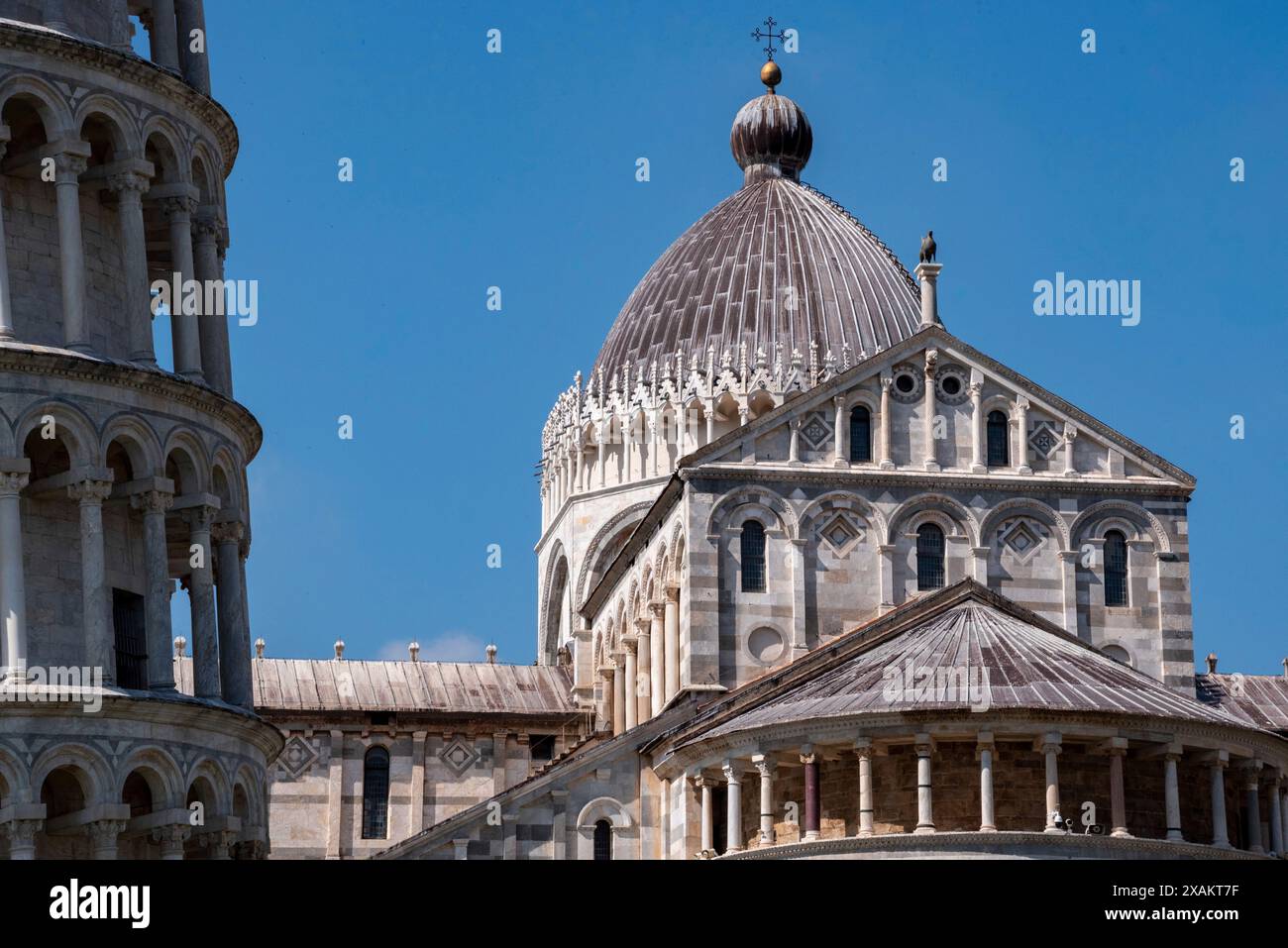 La famosa torre pendente presso la cattedrale di Pisa, Italia Foto Stock