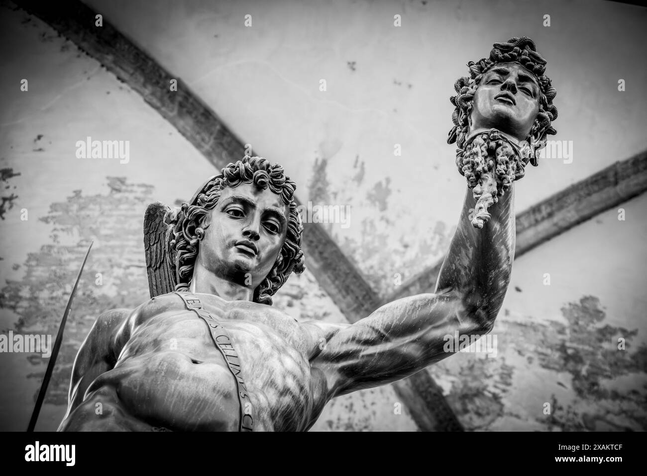 Statua di Perseo decapitando la Medusa di benvenuto Cellini presso la Loggioa dei Lanzi a Firenze, Italia Foto Stock