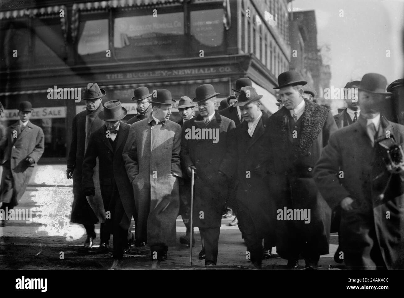 Dist. ATT'y Whitman &amp; Reporter, tra c1910 e c1915. Mostra Charles Seymour Whitman, procuratore distrettuale che in seguito fu Governatore di New York dal gennaio 1915 al dicembre 1918. Fu anche delegato alla Convenzione Nazionale Repubblicana nel 1916. Foto Stock