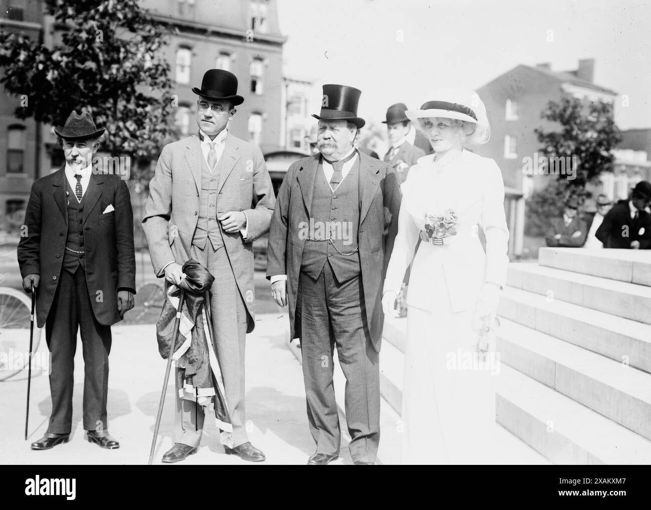 Dr. Cook Adams, John Barrett, Sir Geo. &Amp; Lady Reid, c1912. Mostra il politico australiano Sir George Houstoun Reid (1845-1918), Lady Reid e il diplomatico americano John Barrett (1866-1938). Con loro potrebbe essere George Cooke Adams, di Chicago ed ex Australia. Foto Stock