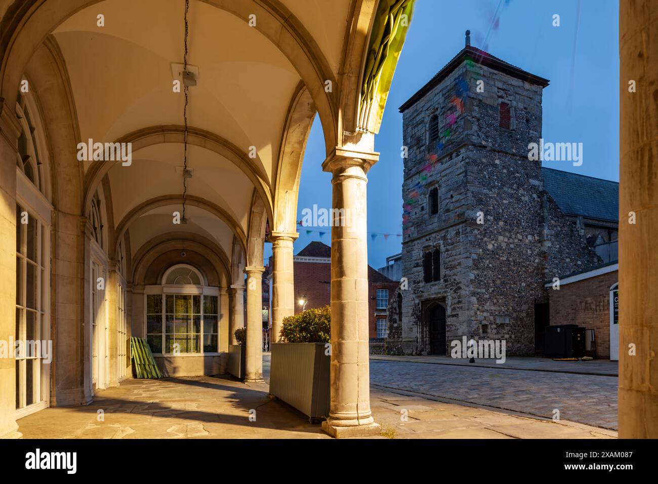 Serata alla Torre di Santa Maria Maddalena su Burgate nel centro di Canterbury. Foto Stock