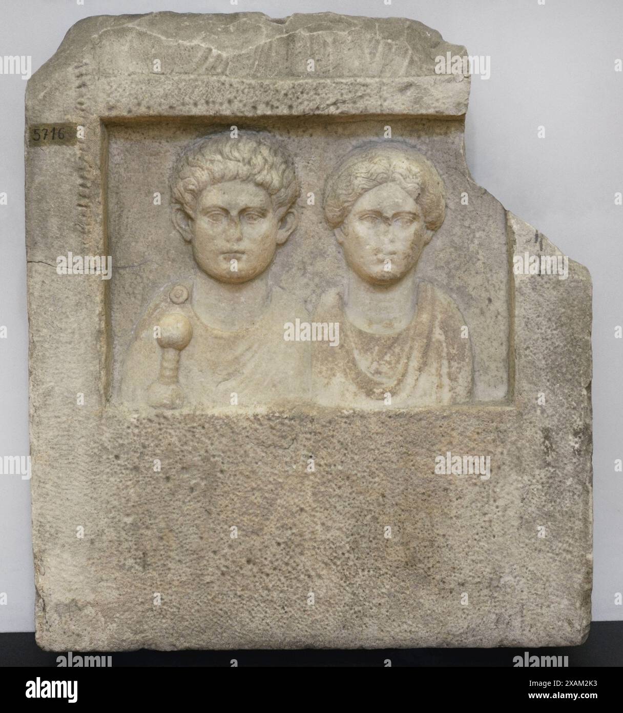Stele funerarie con busti di un uomo con una spada e una donna. Fine i secolo d.C. - inizio II secolo d.C. Da Tsurnilishte, regione di Prilep, Macedonia. Museo Archeologico Nazionale. Sofia. Bulgaria. Foto Stock