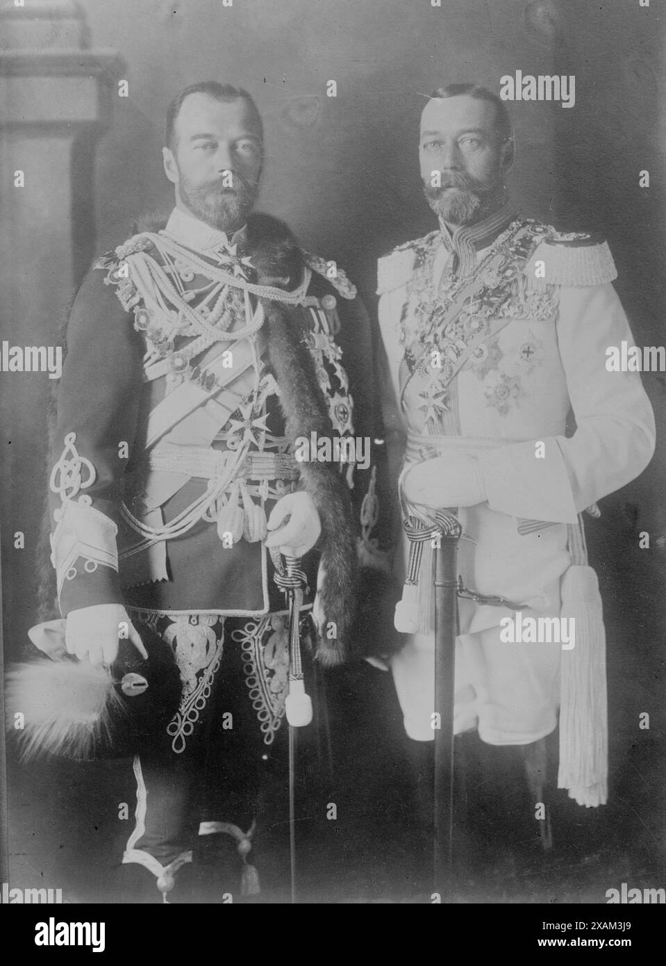 Zar Nicola II, re Giorgio V, 1913. Mostra lo zar Nicola II di Russia (1868-1918) e il re Giorgio V di Gran Bretagna (1865-1936). Foto Stock