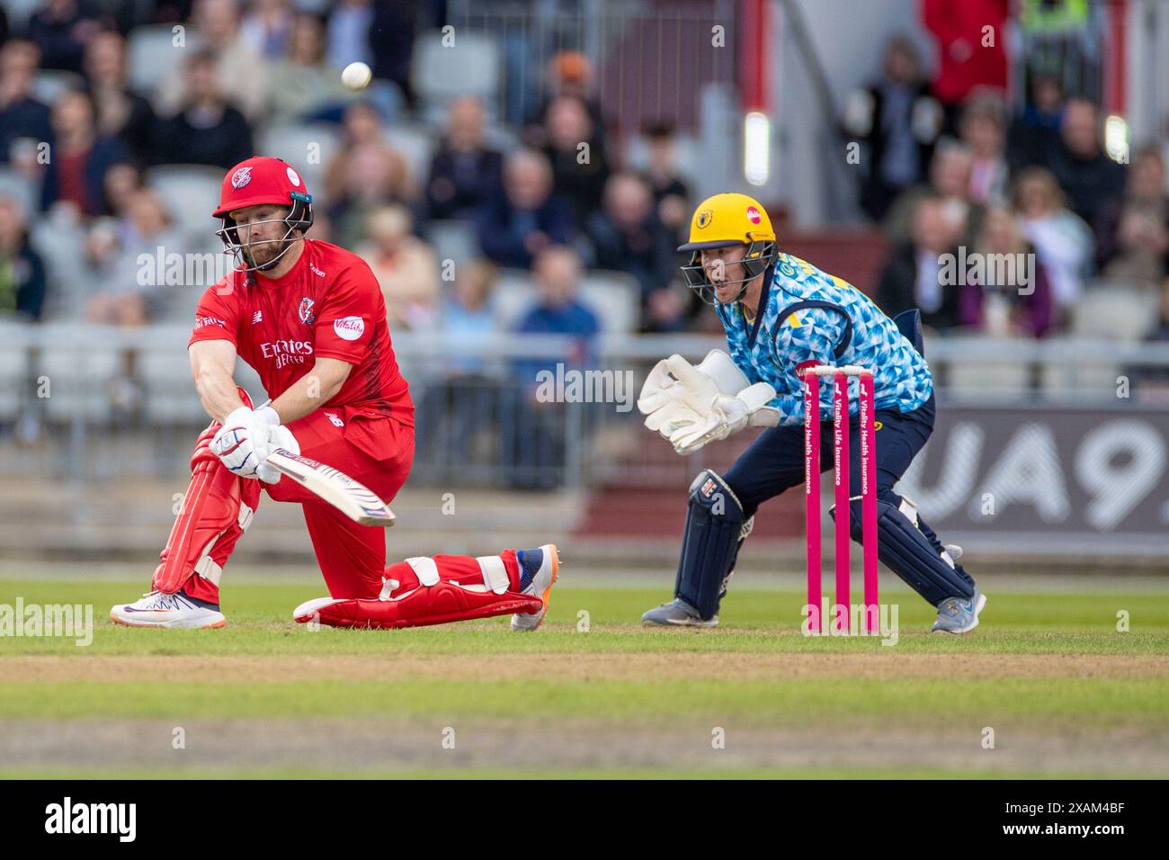 Steven Croft #15 della battuta del Lancashire Cricket Club durante il Vitality T20 Blast match tra Lancashire e Birmingham Bears a Old Trafford, Manchester, venerdì 7 giugno 2024. (Foto: Mike Morese | mi News) crediti: MI News & Sport /Alamy Live News Foto Stock